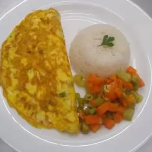 Omelete de calabresa com queijo